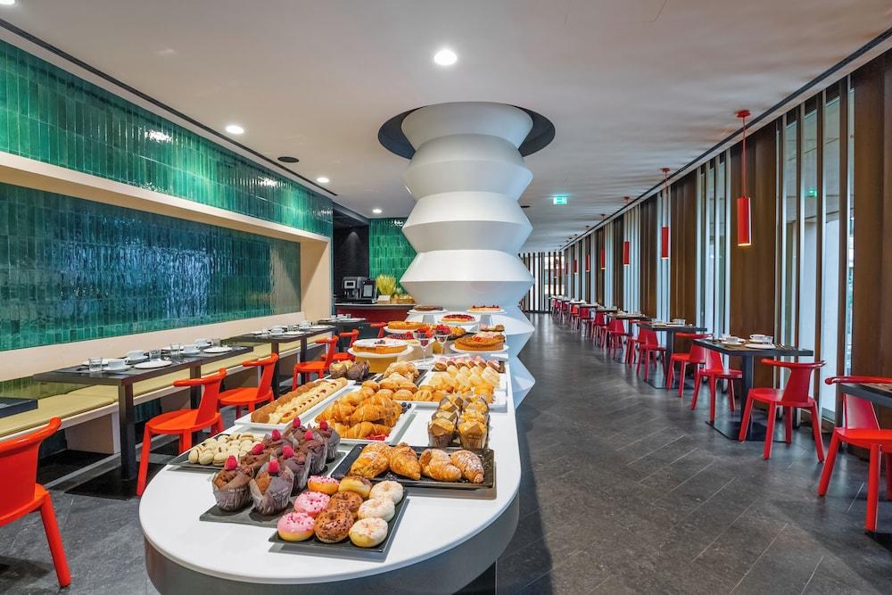 restaurant cafeteria