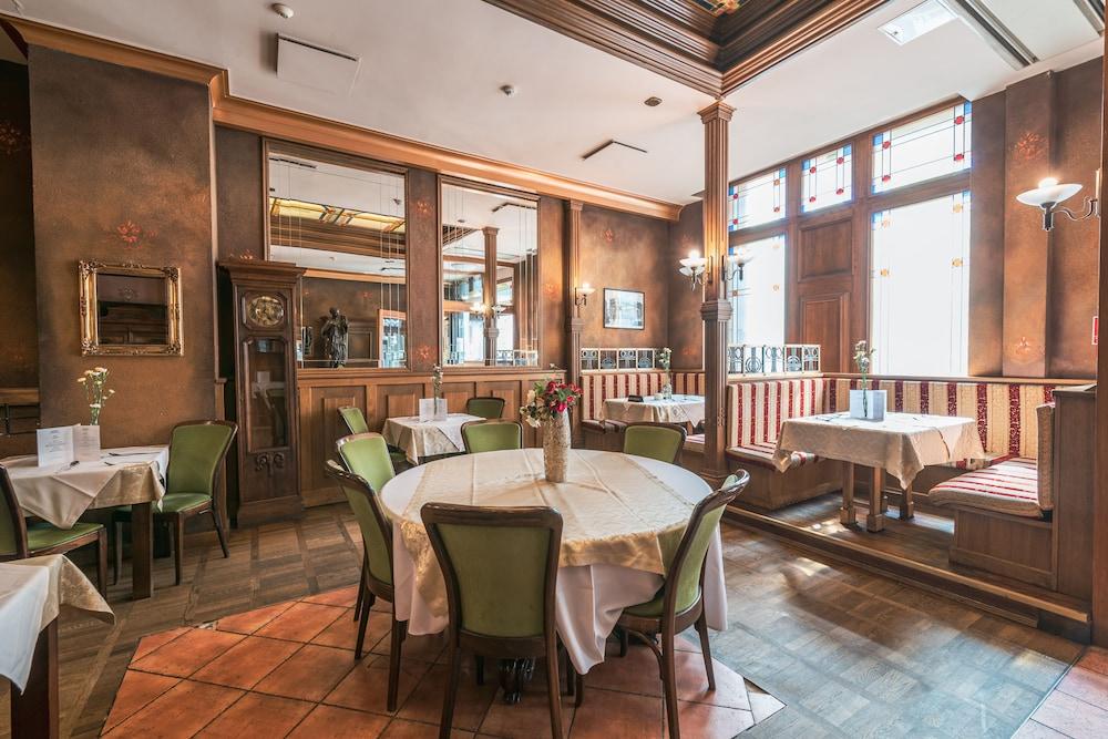 restaurant-cafeteria