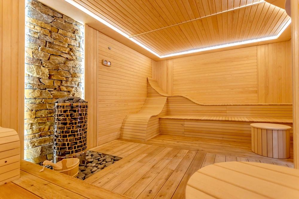 swimming pool spa