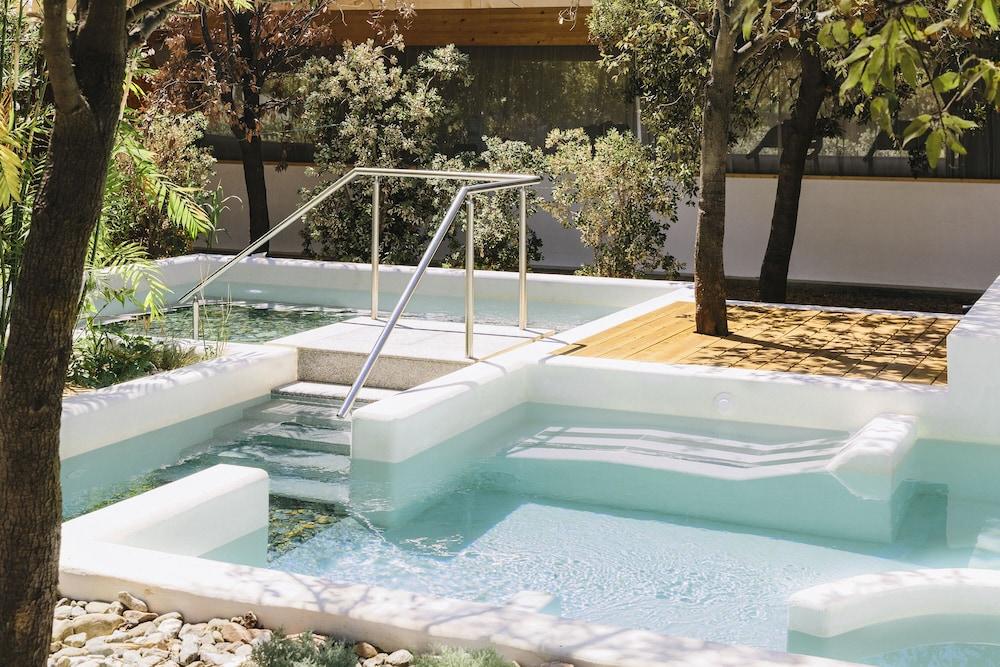swimming pool spa