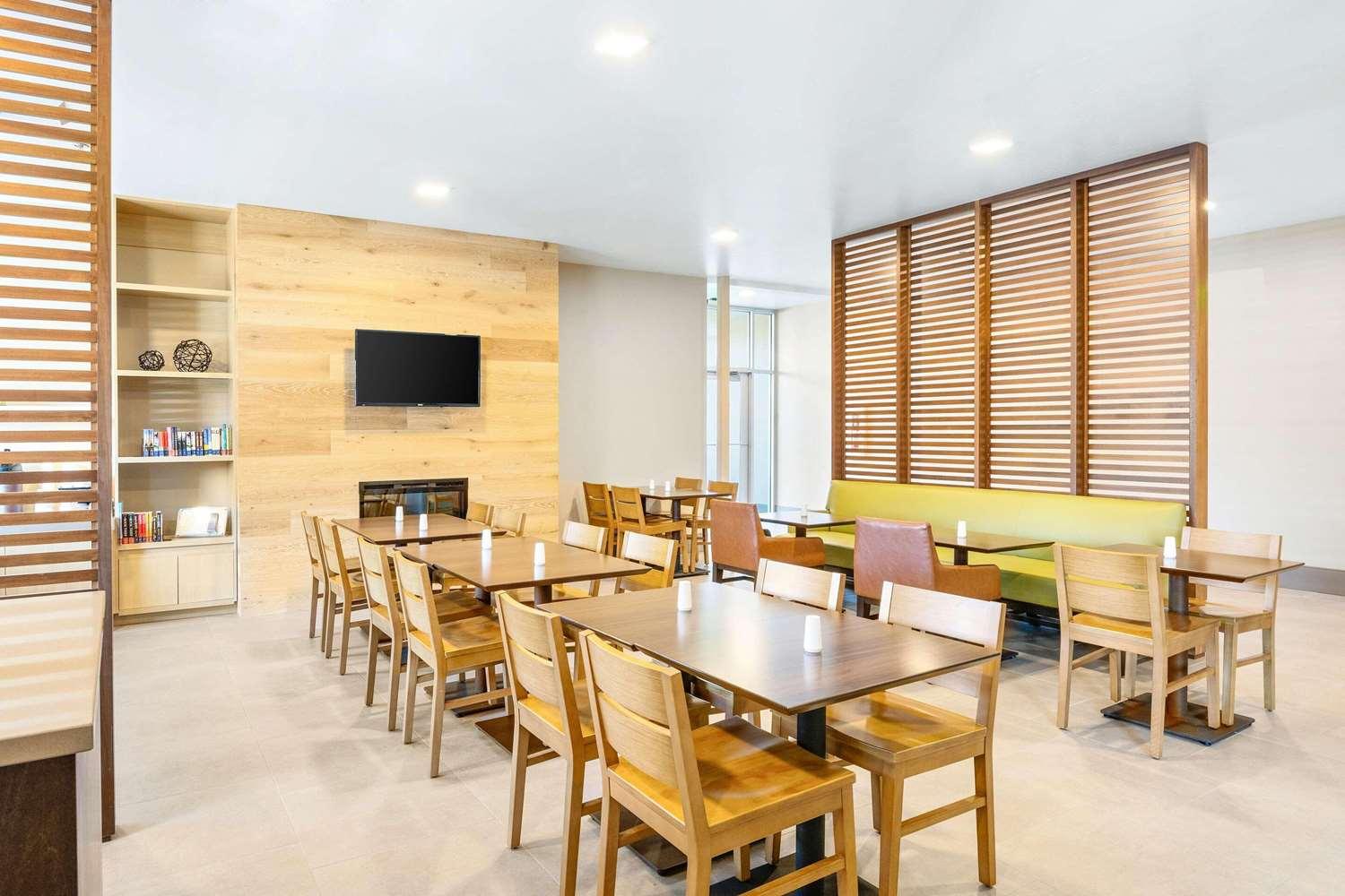 restaurant cafeteria
