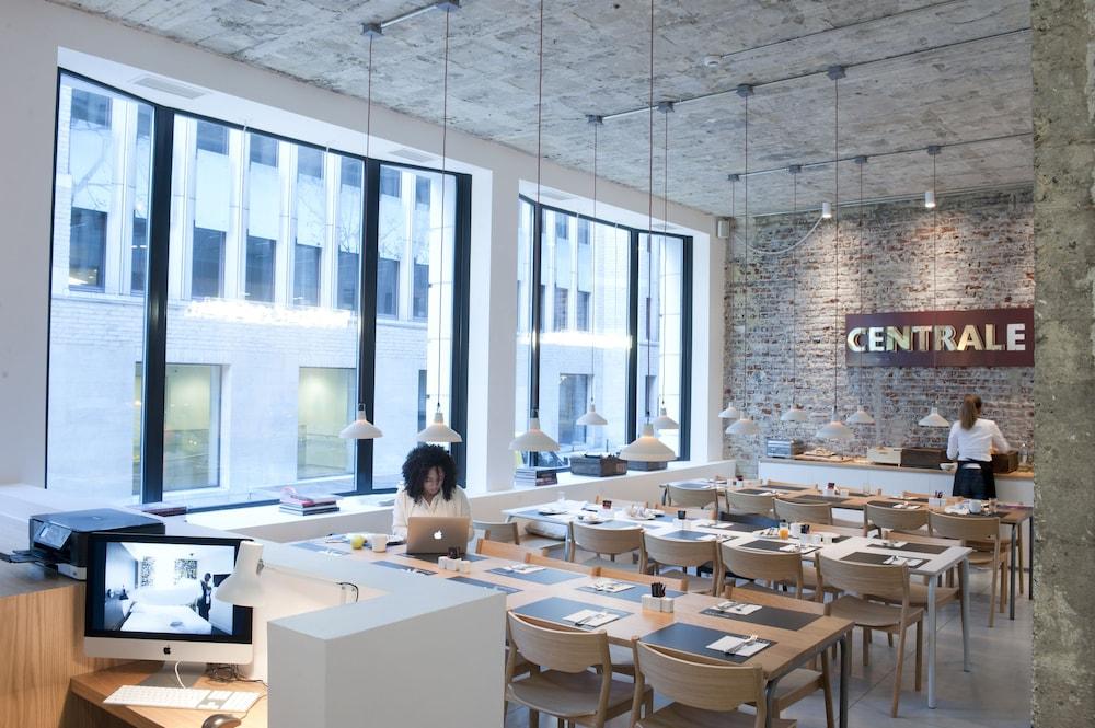 restaurant cafeteria