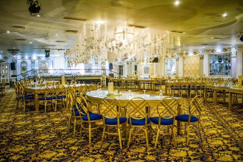 restaurant cafeteria