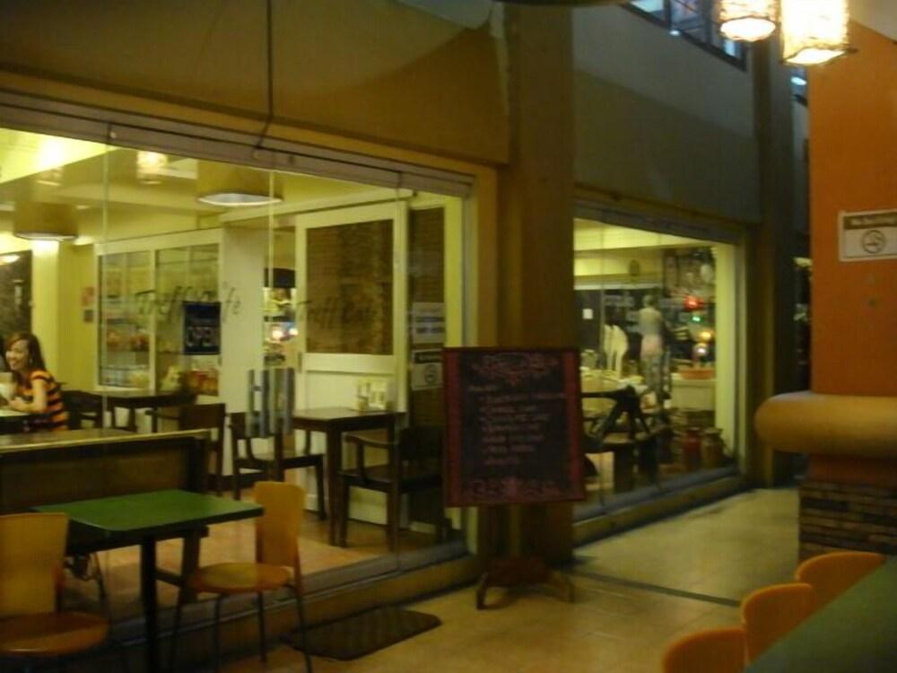 restaurant cafeteria