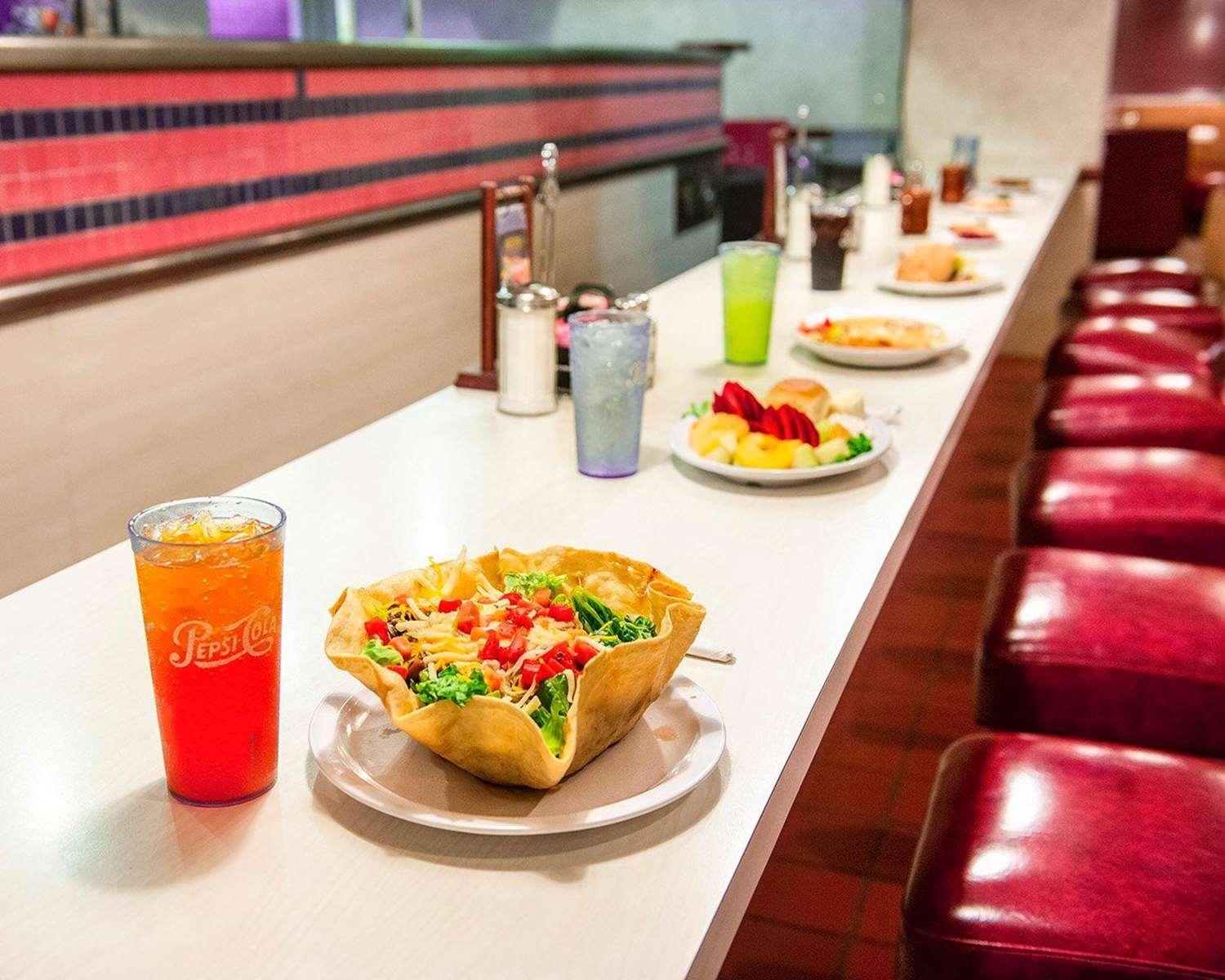 restaurant cafeteria