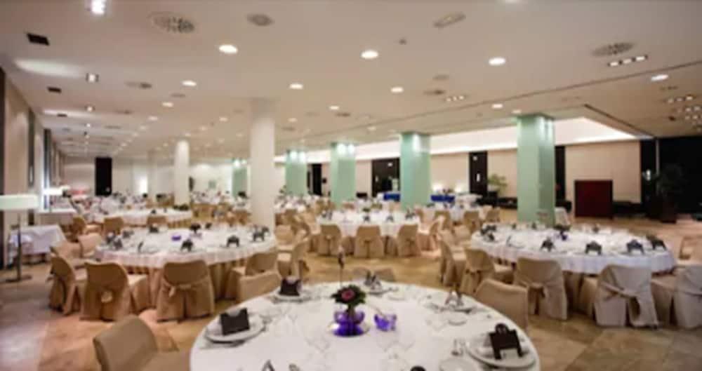 restaurant-cafeteria