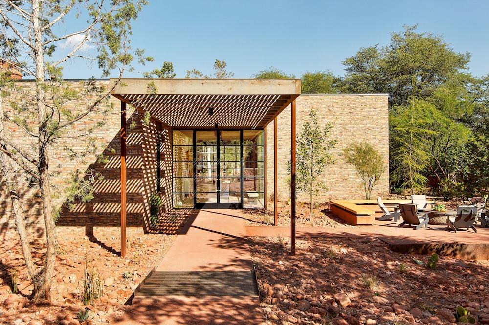 swimming pool spa