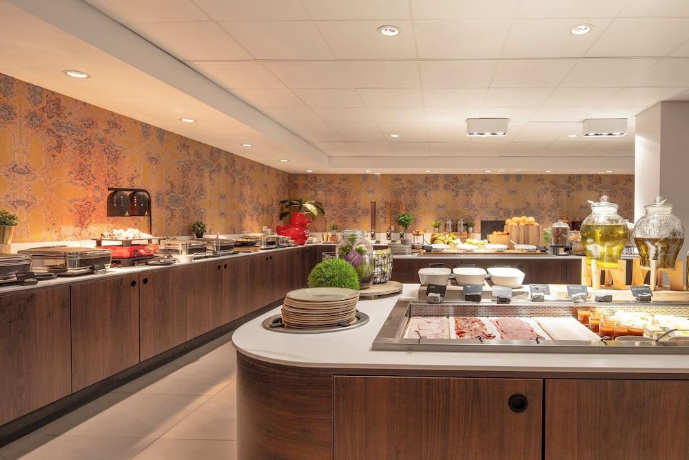 restaurant cafeteria
