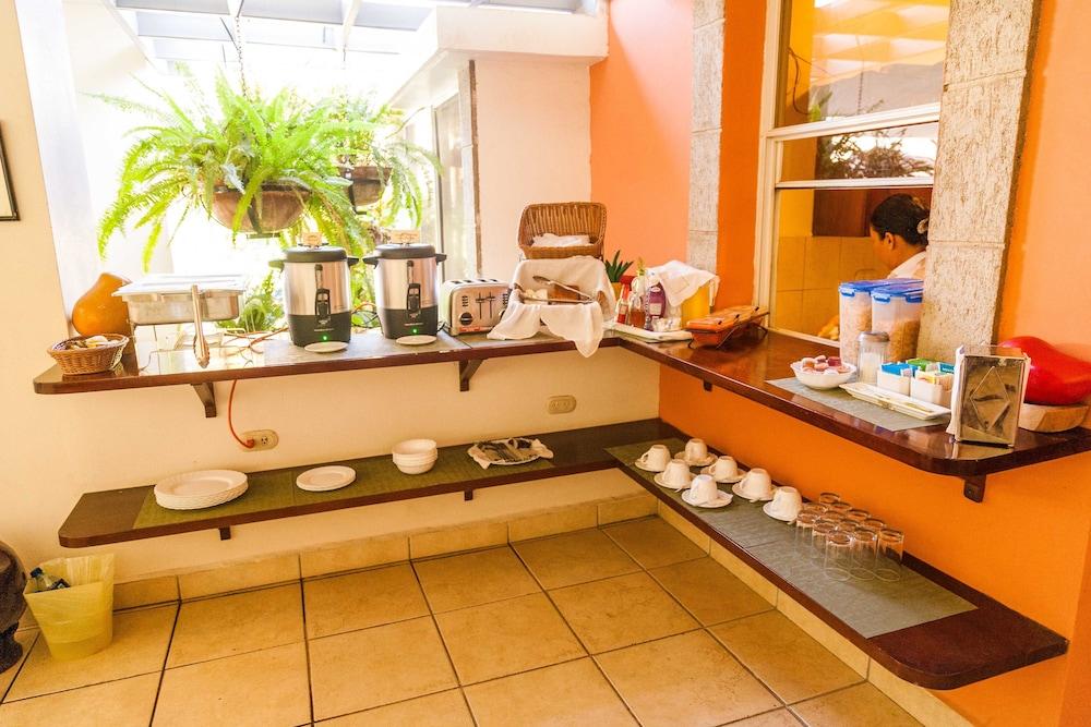 restaurant-cafeteria