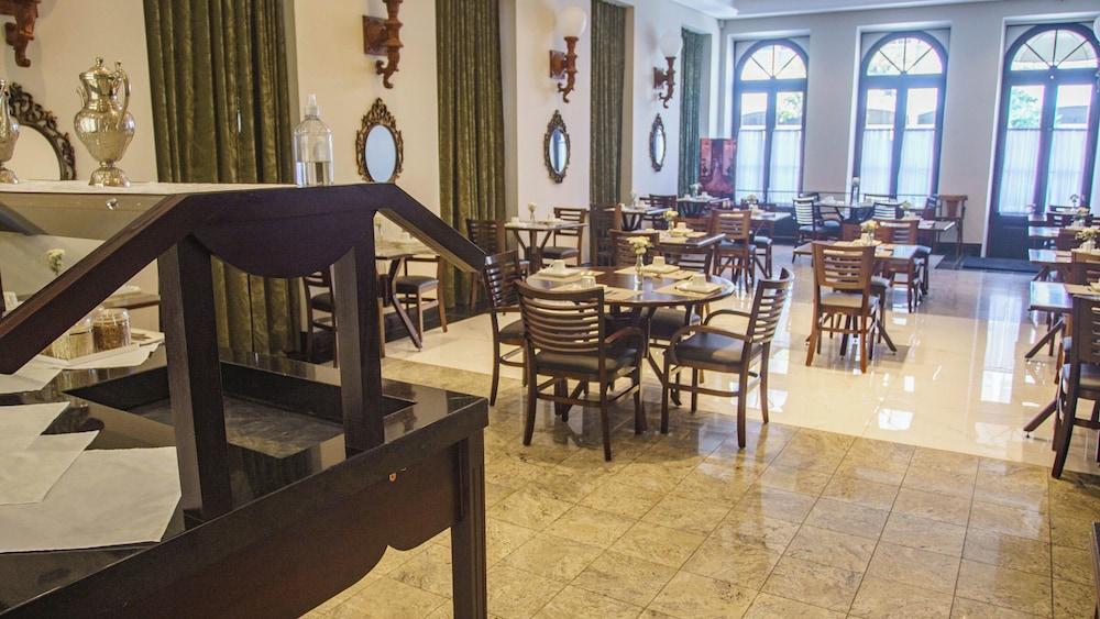 restaurant cafeteria