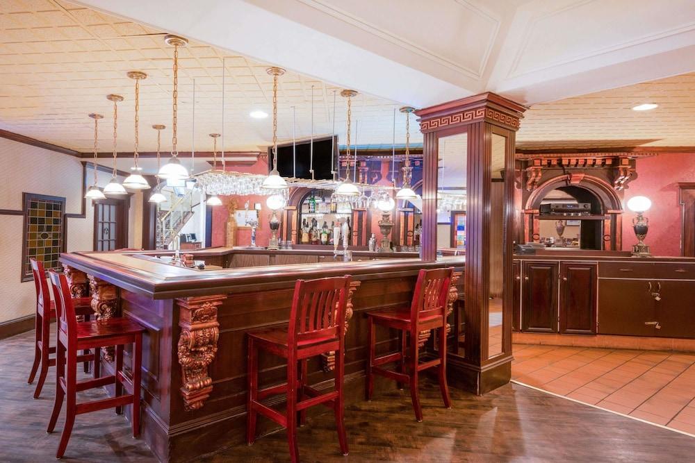 restaurant cafeteria