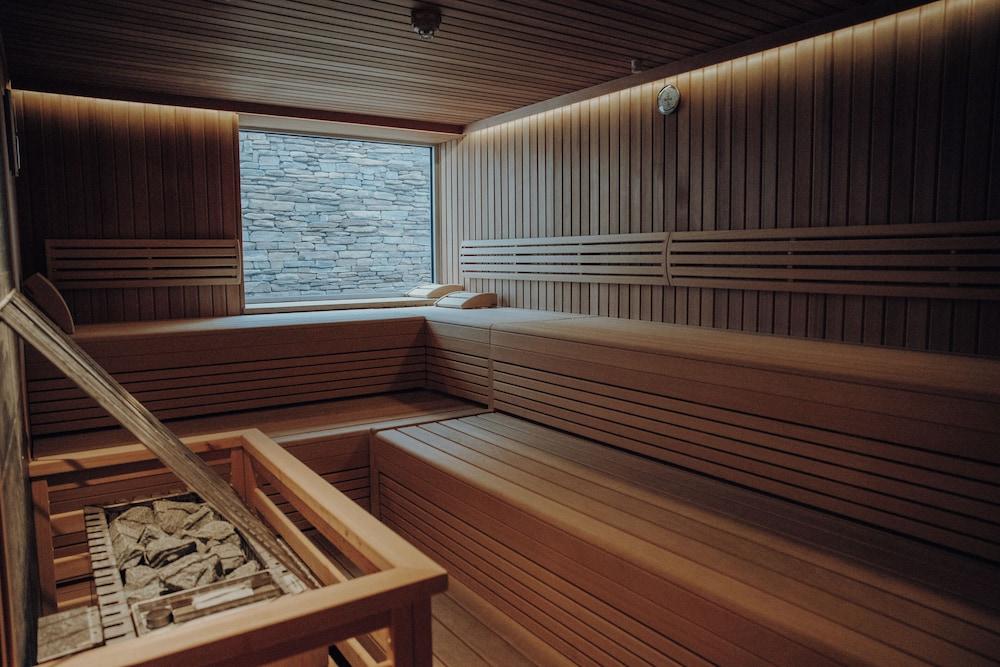swimming pool spa