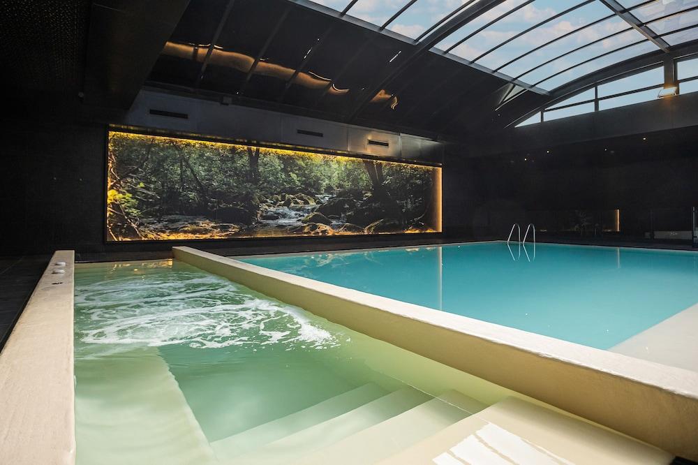 swimming pool spa