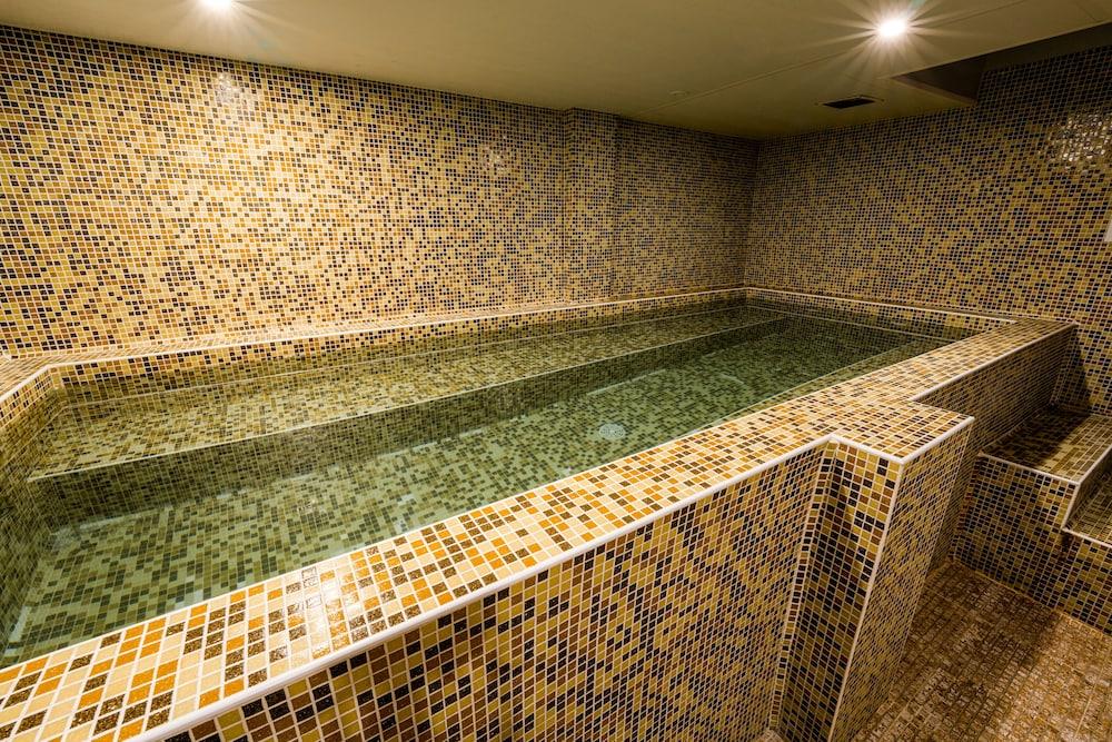 swimming pool spa