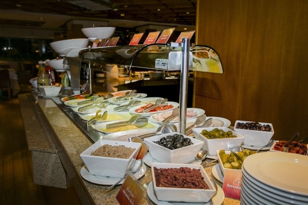 restaurant cafeteria