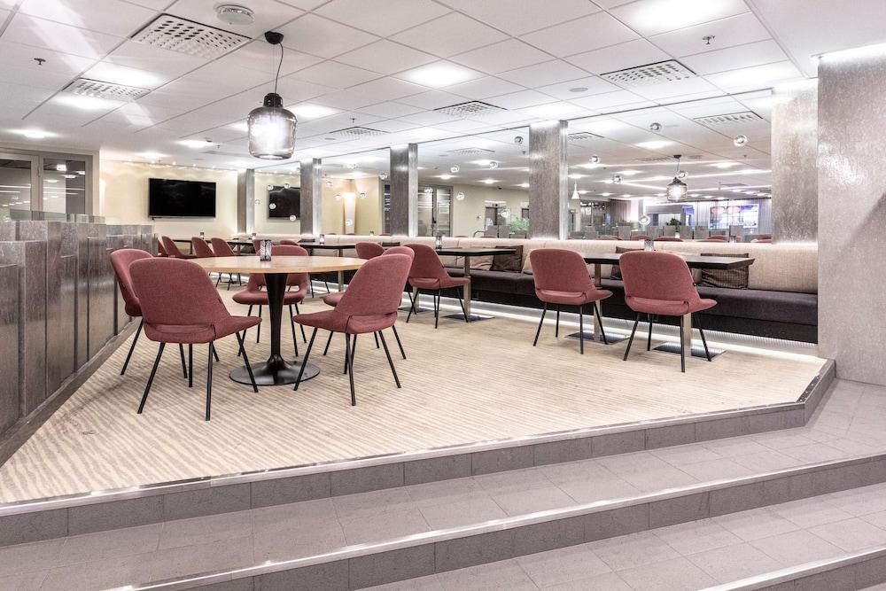 restaurant cafeteria