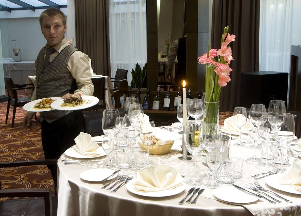 restaurant cafeteria