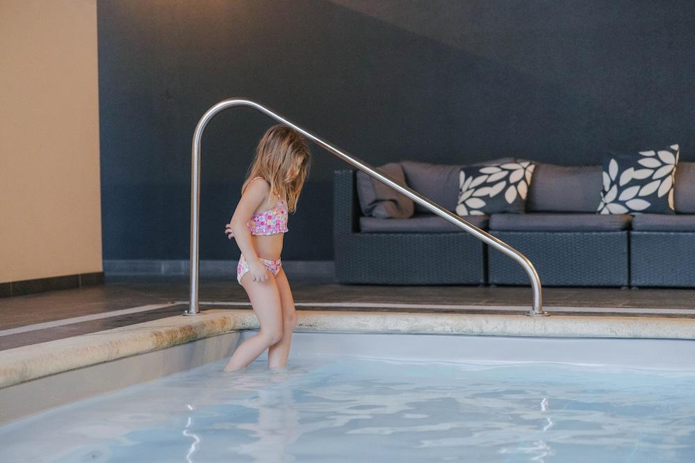 swimming pool spa