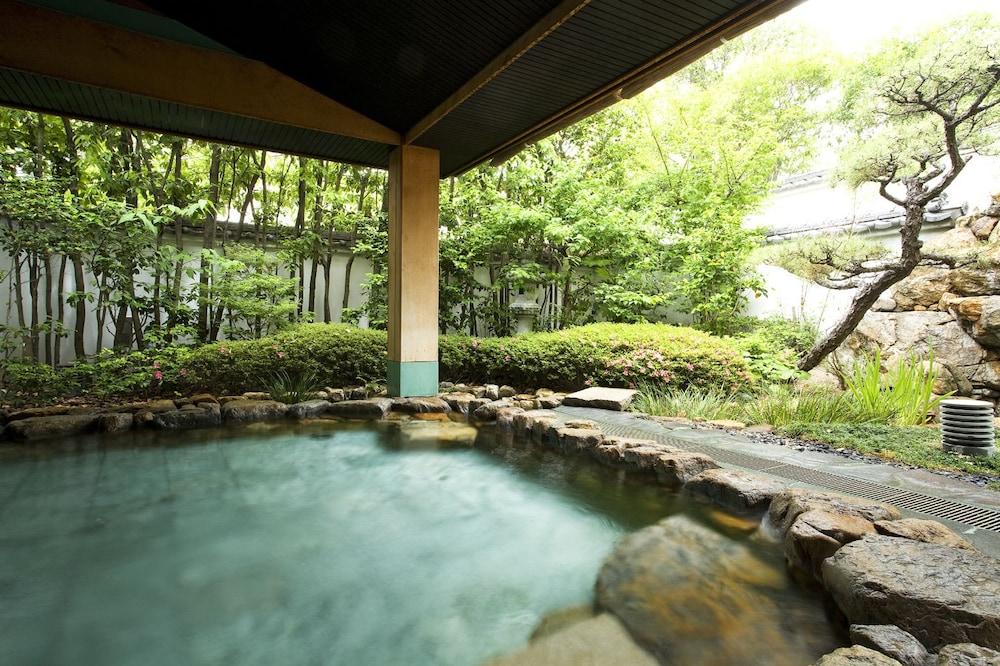 swimming pool spa