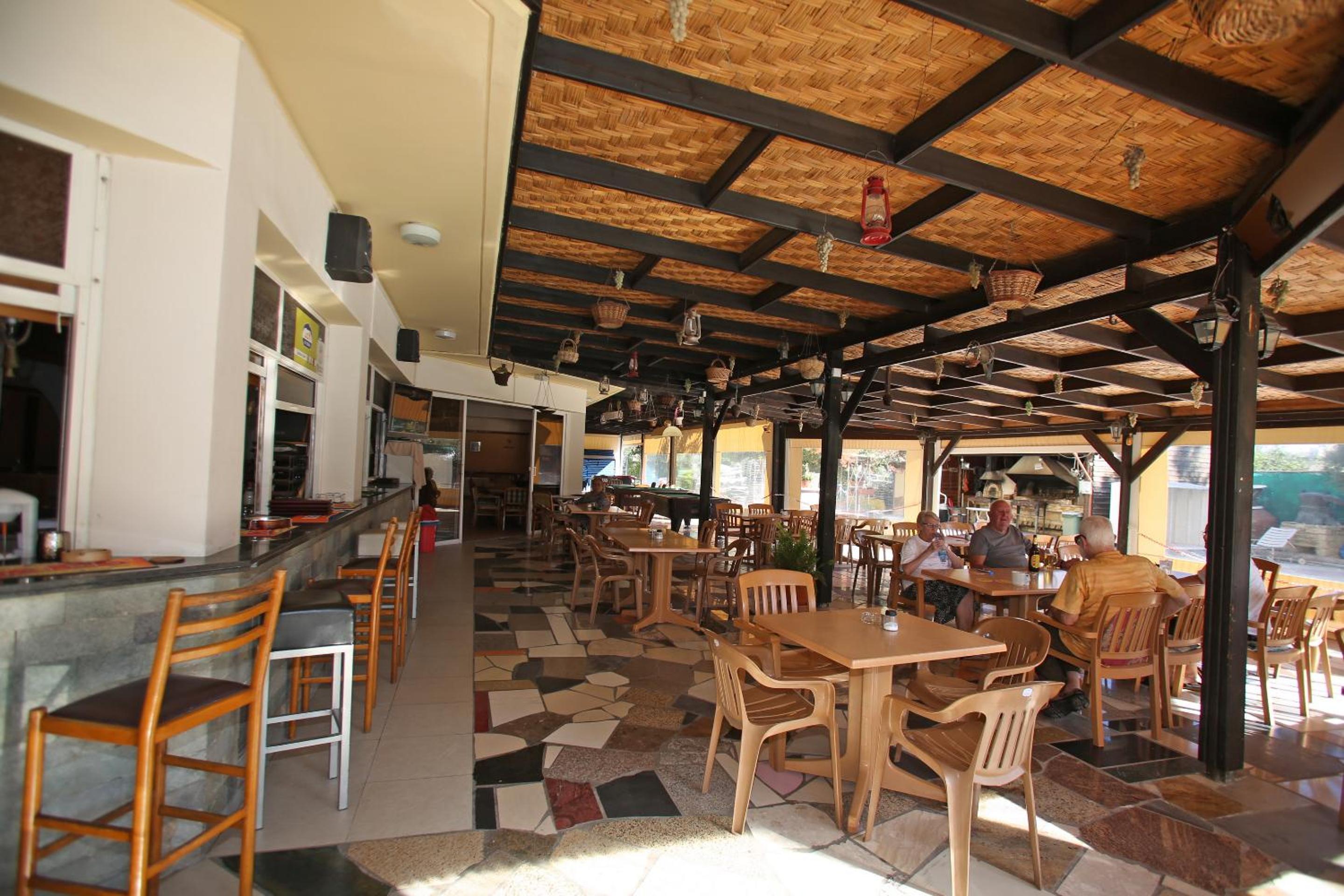 restaurant cafeteria