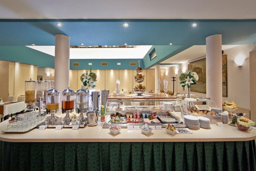 restaurant cafeteria