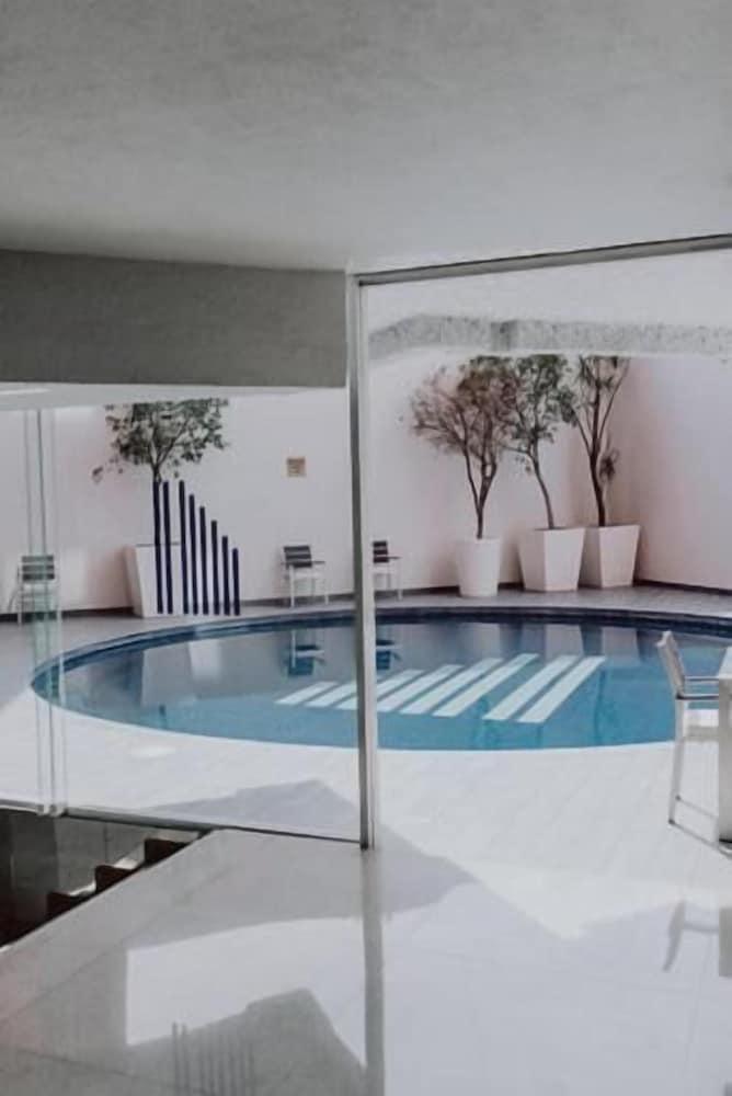 swimming pool spa