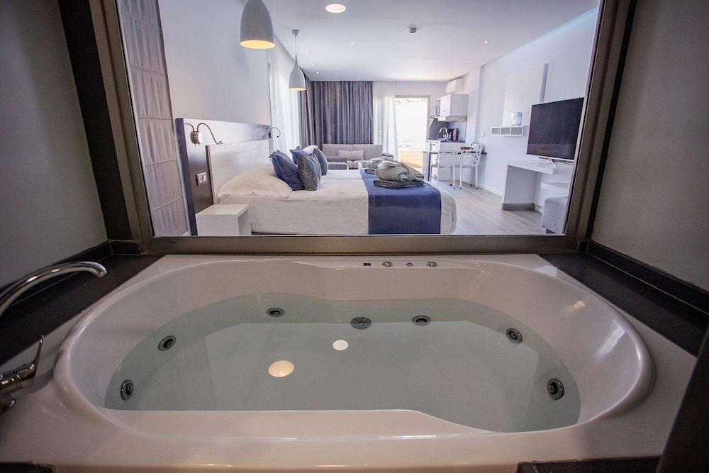 swimming pool spa