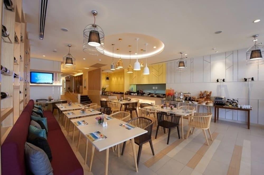 restaurant cafeteria