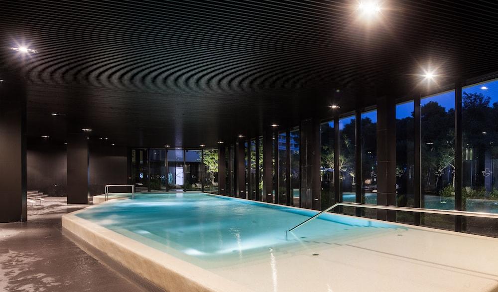 swimming pool spa