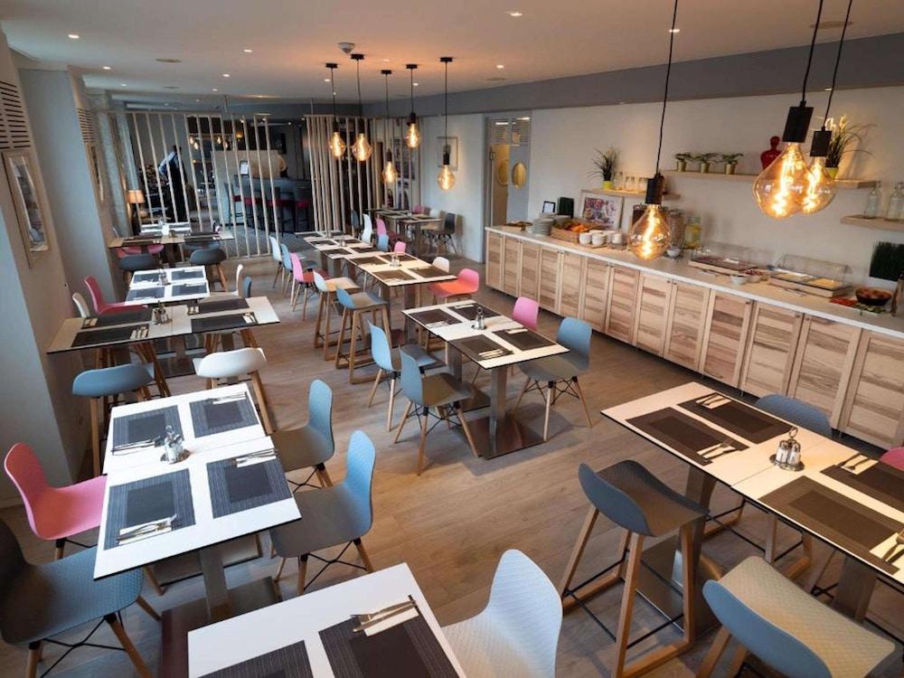 restaurant cafeteria