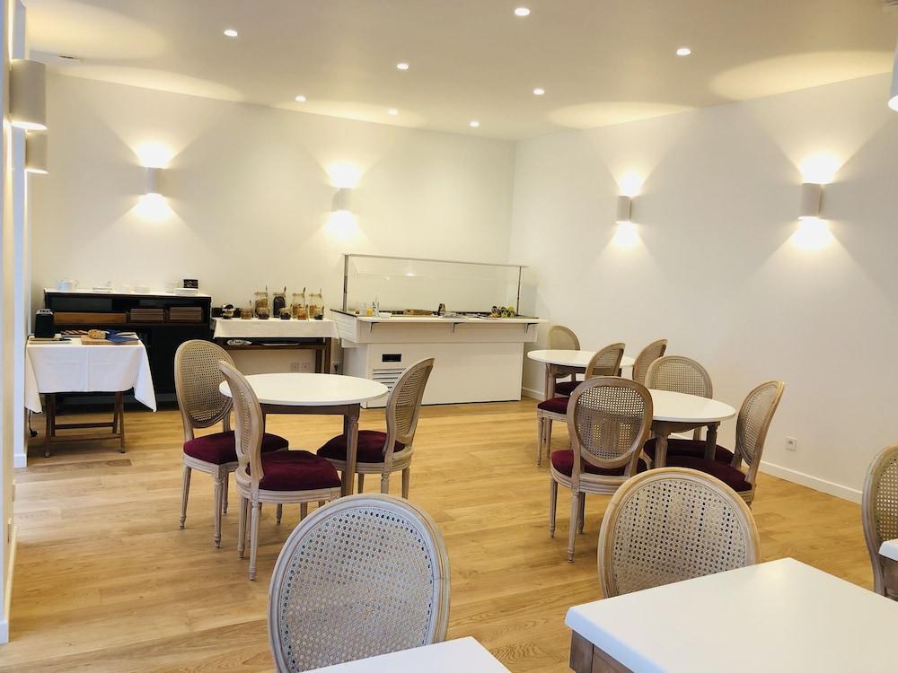 restaurant cafeteria