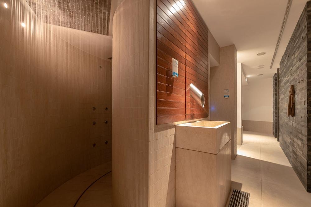 swimming pool spa