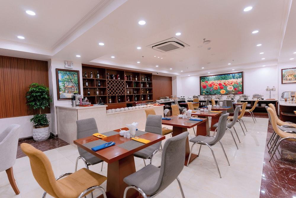 restaurant cafeteria