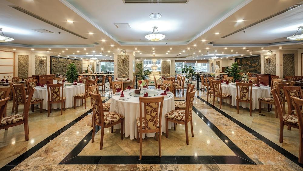 restaurant cafeteria