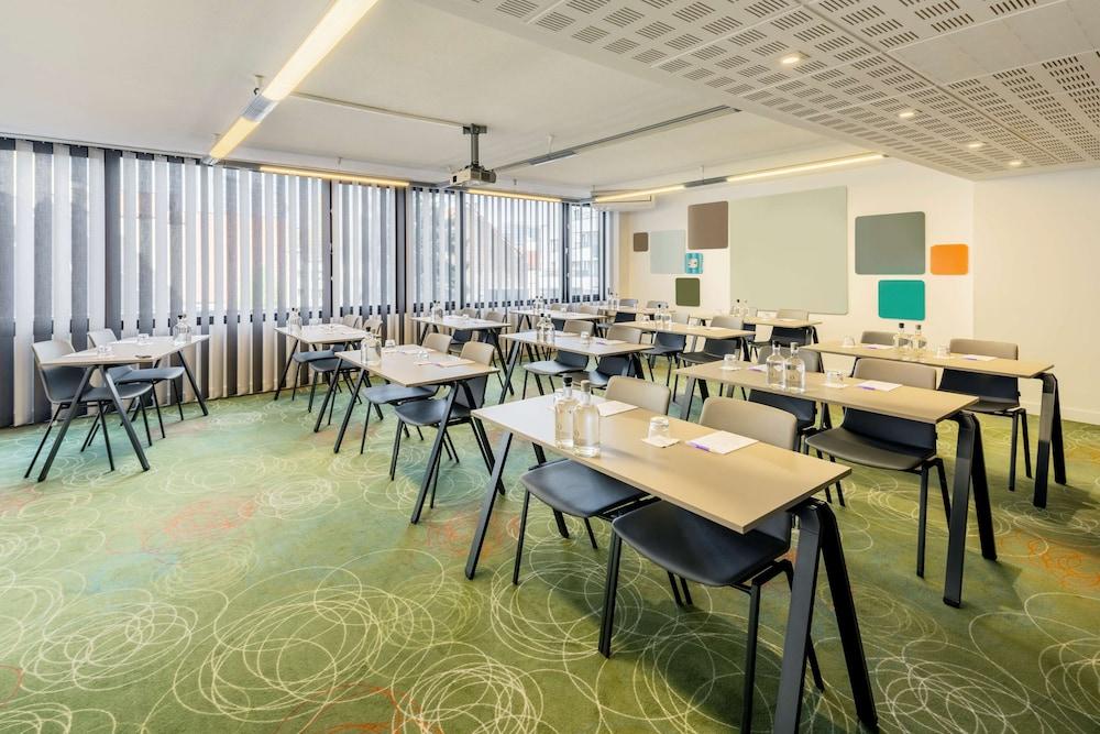 restaurant cafeteria