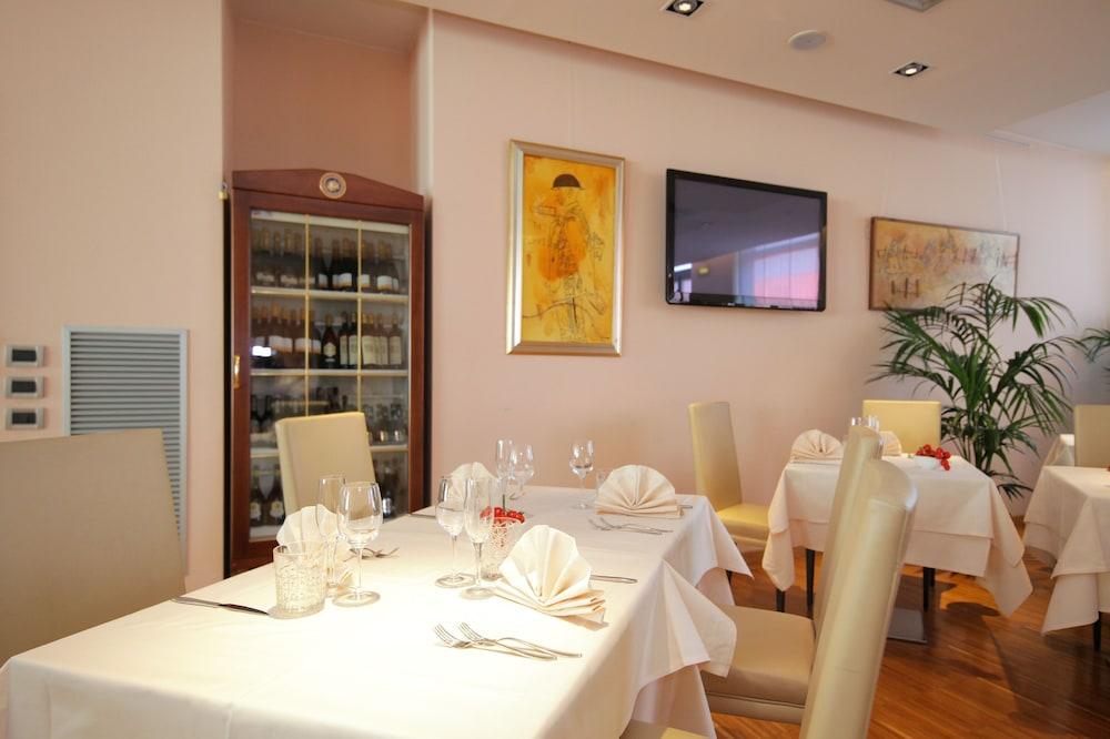 restaurant-cafeteria