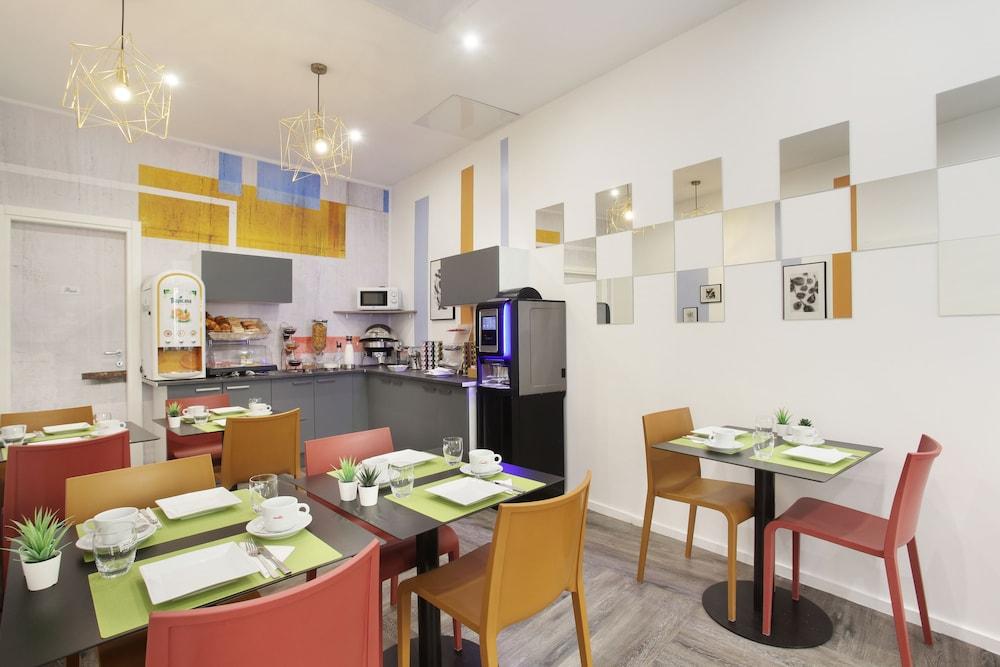 restaurant cafeteria