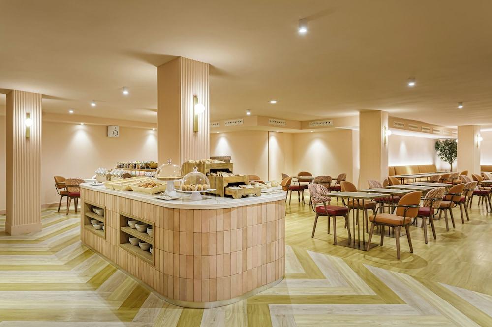 restaurant cafeteria
