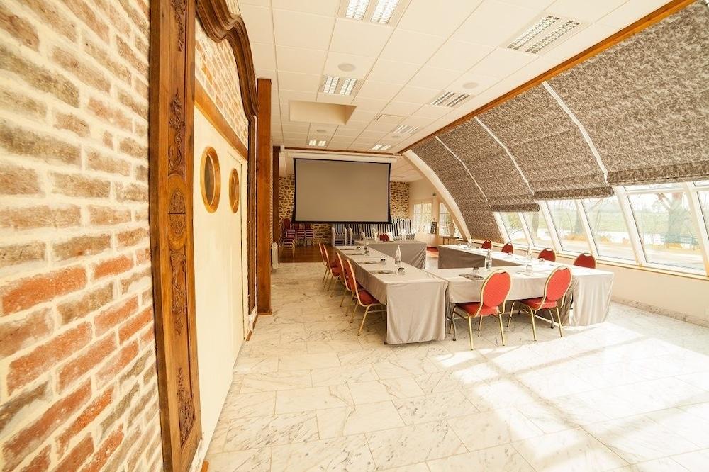 restaurant-cafeteria