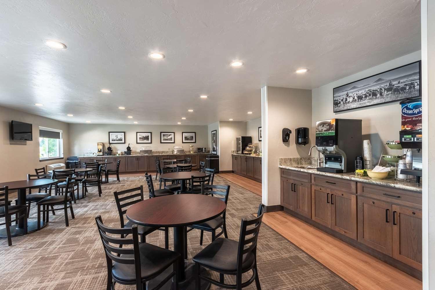 restaurant cafeteria