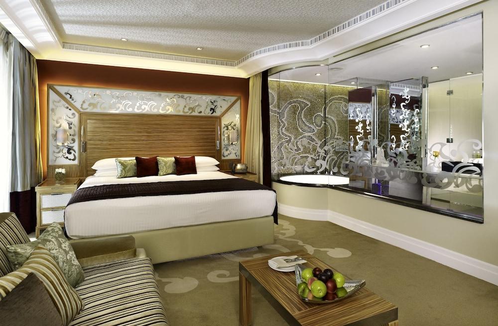 swimming pool spa