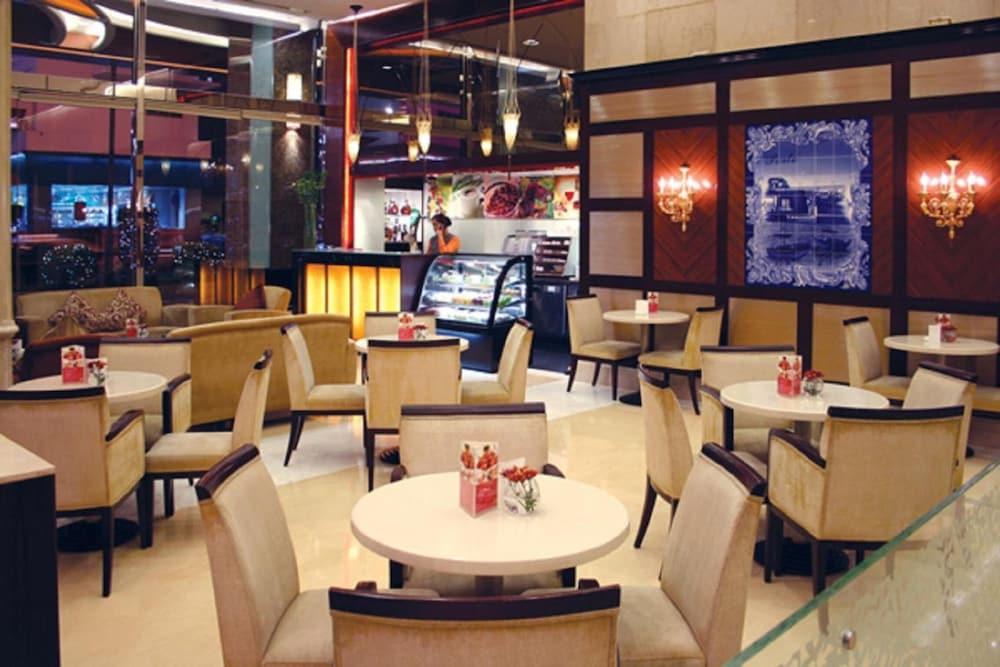 restaurant-cafeteria