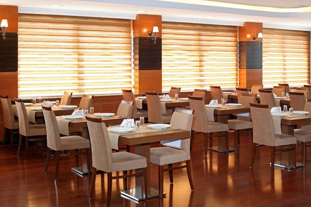 restaurant cafeteria