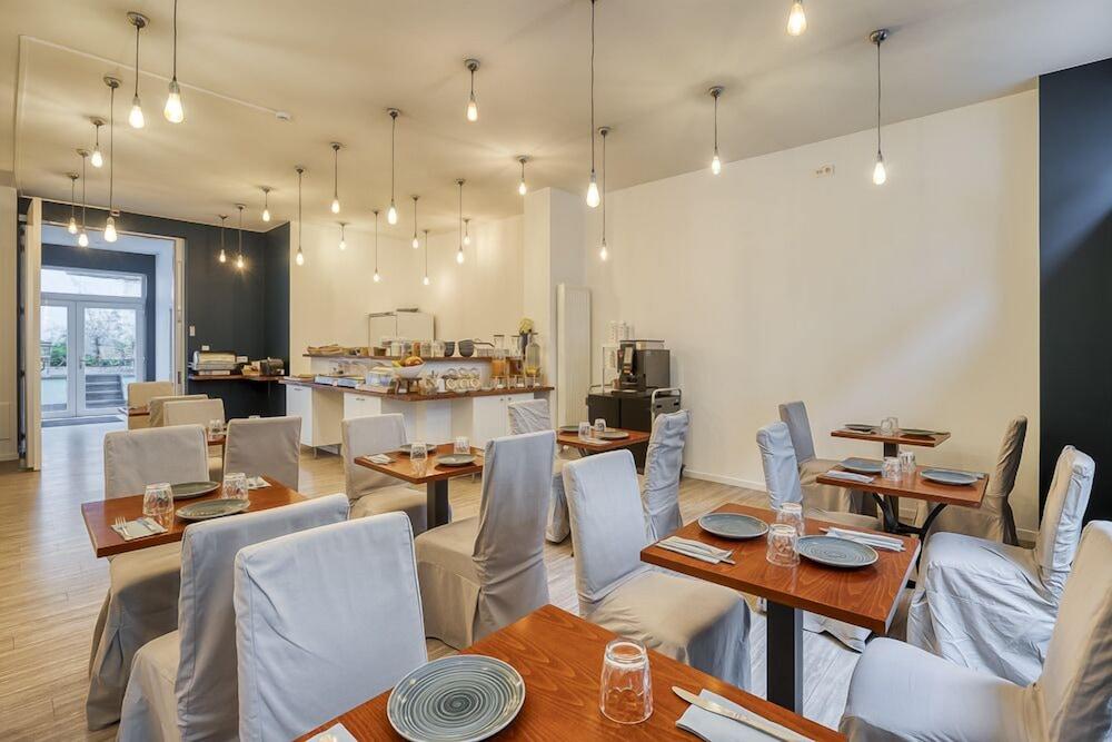 restaurant cafeteria
