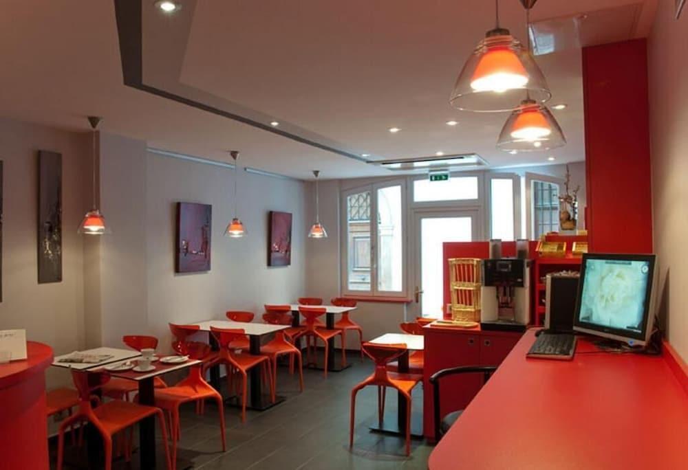restaurant cafeteria