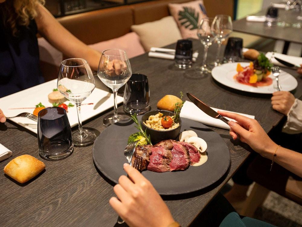 restaurant cafeteria