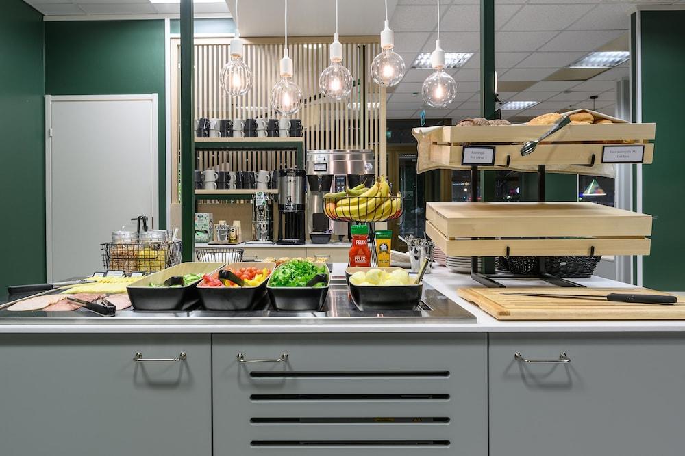 restaurant cafeteria