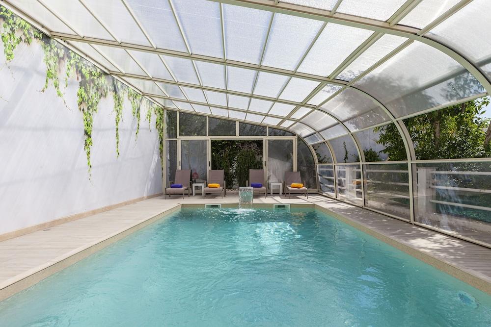 swimming pool spa