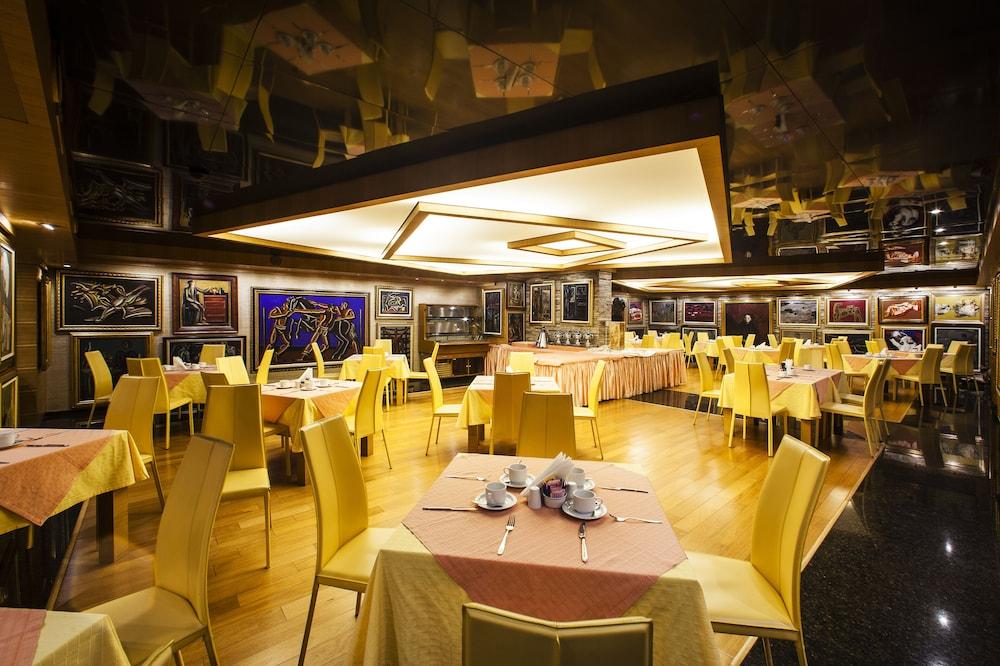 restaurant cafeteria