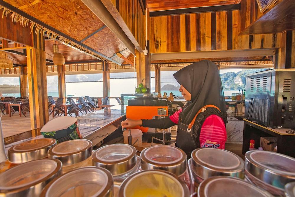 restaurant cafeteria